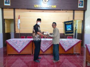 Pemberian insentif Bagi Rois Kalurahan Umbulmartani